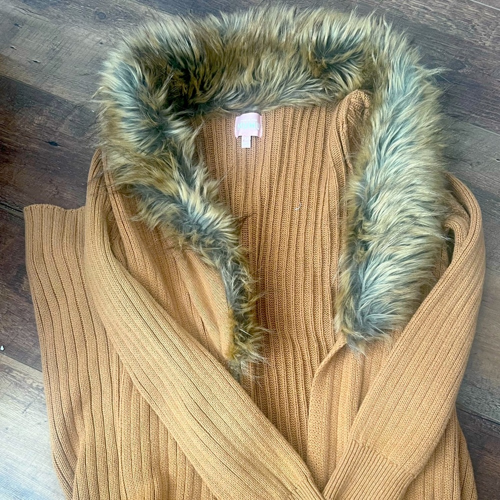 Vintage MUMU faux fur cardi w pockets!